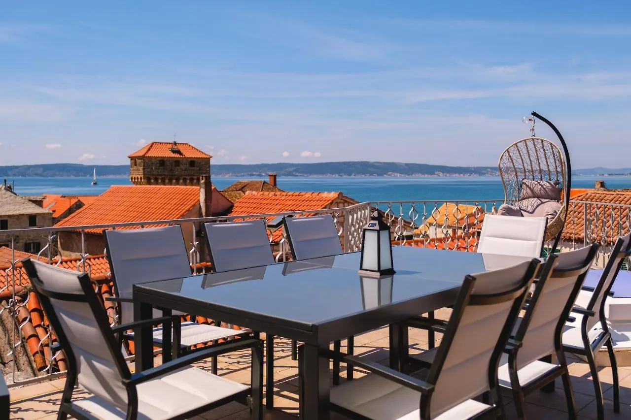 Aryjina Kuca, Mountain & Seaview Studio Apartment - Rooftop Terrace Kastela 0*,  Croatia